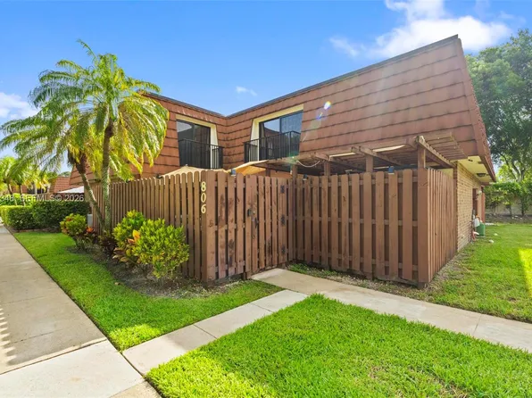 806 SW 119th Way, Davie, FL 33325