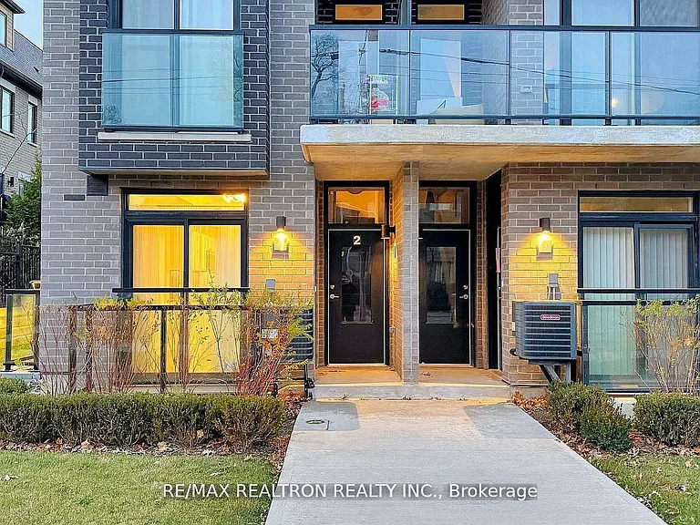 260 Finch Ave E #Townhouse 1 — Photo 2