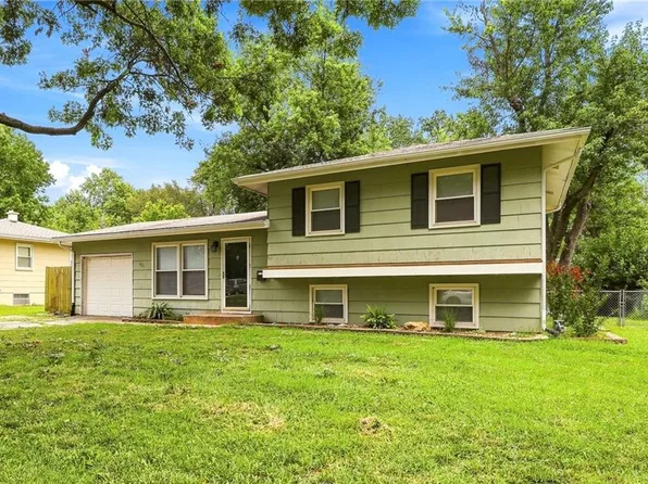 621 NW Fair Ln, Lees Summit, MO 64063