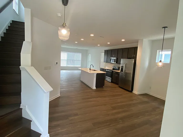 326 Warman Ave — Photo 10