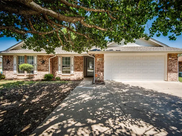 300 Newfield St, Venus, TX 76084