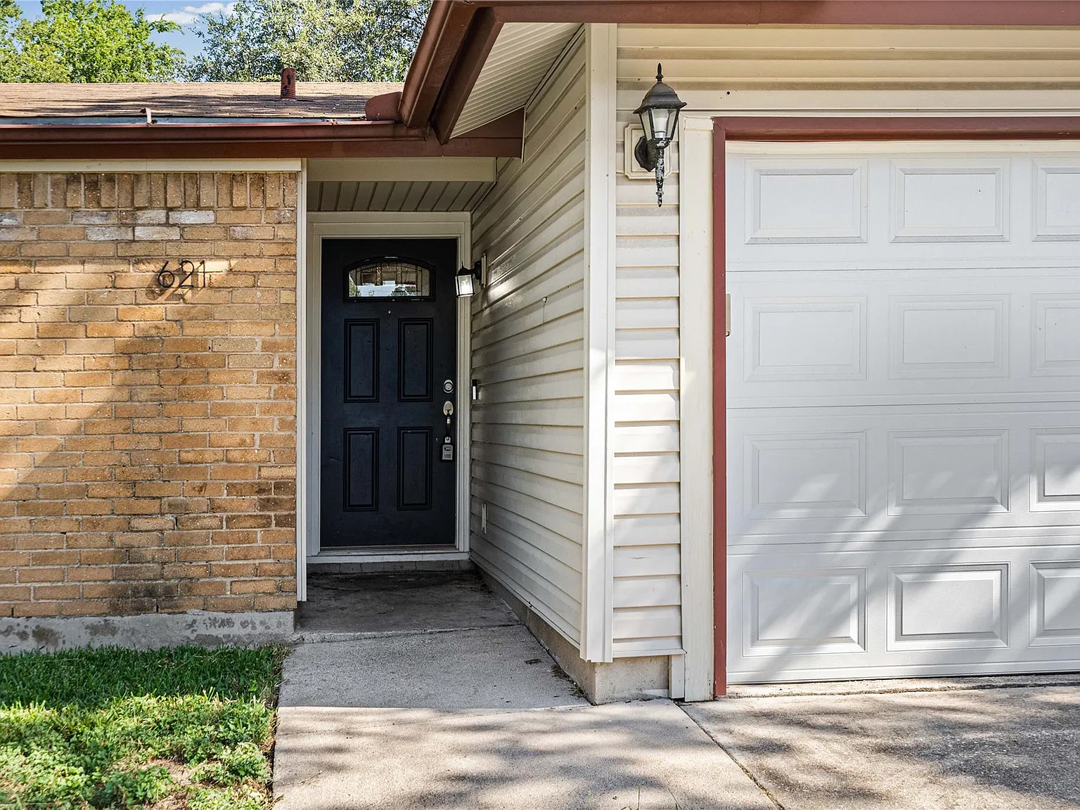 3 bed, 2.0 bath, 1123 sqft, $1,895 — Photo 2
