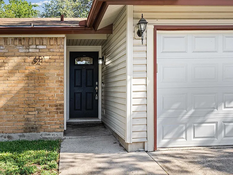 621 Russet Valley Dr — Photo 2