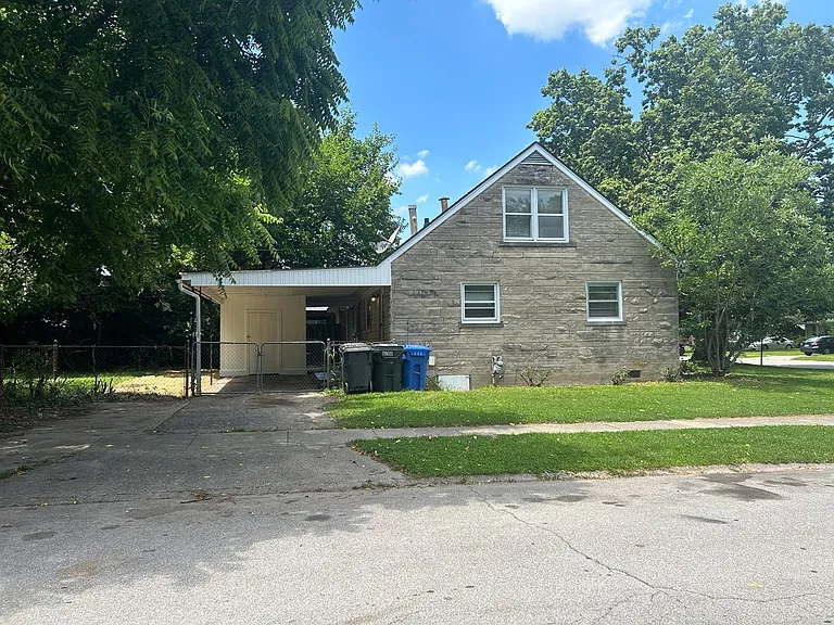 636 Cardinal Ln — Photo 32