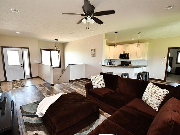 3rd image of 1008 Remington Dr
