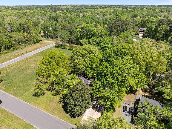 4th image of 68 Oakwood Dr
