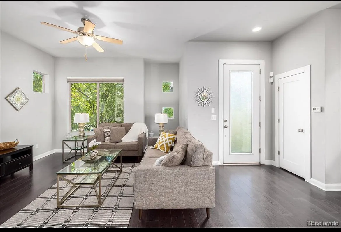 4 bed, 2341 sqft, $4,250 — Photo 4
