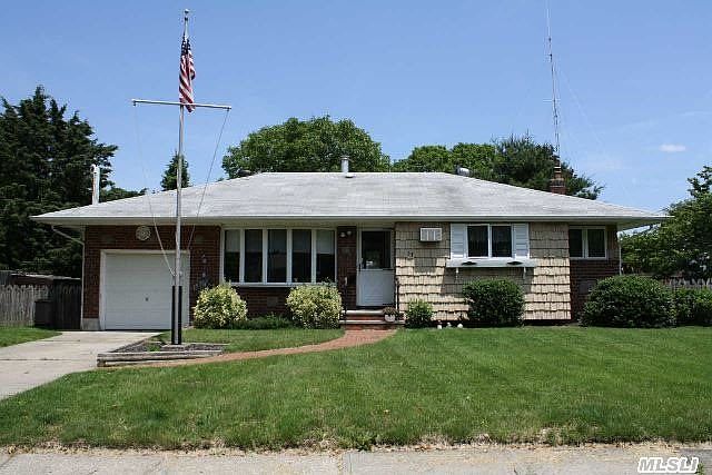 1st image of 11 Emily Ct