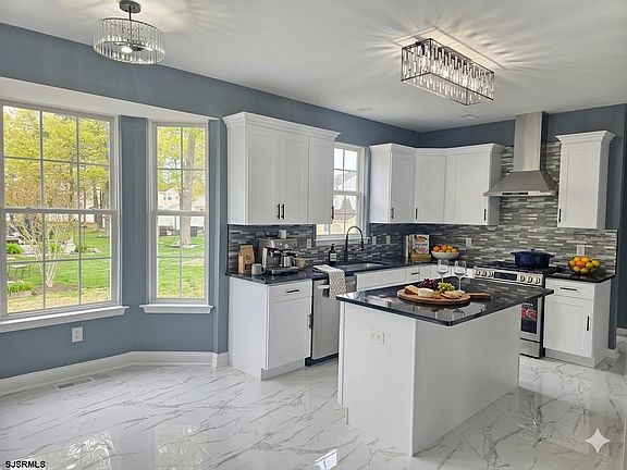 3rd image of 6054 Wilmington Ave