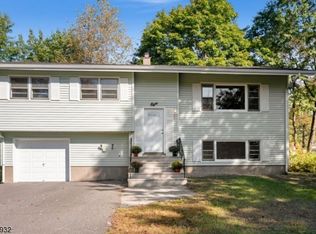 8 Parkway Dr, Pine Brook, NJ 07058