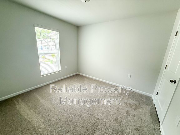5th image of 841 McKenzie Park Ter