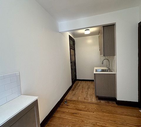 3rd image of 5248-56 N Glenwood Ave #J1