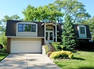 34 University Dr, Buffalo Grove, IL 60089