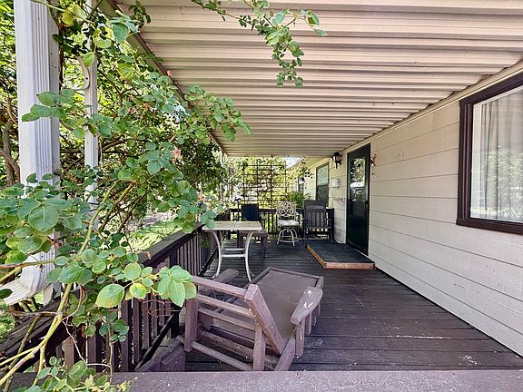 2nd image of 3030 Tamarack Cir