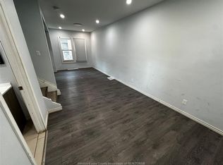 3112 Peter St, Windsor, ON N9C 1H3