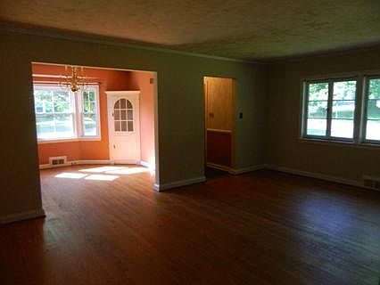 3rd image of 516 Dumas St