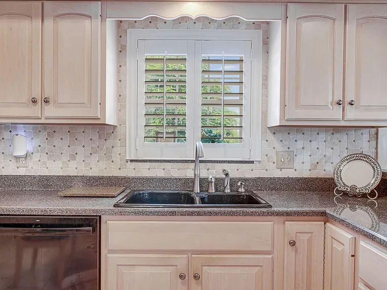 2923 Rutherford Dr — Photo 12