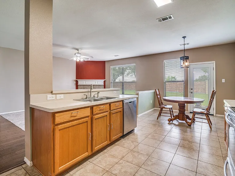 3646 Hawthorne Trl — Photo 11