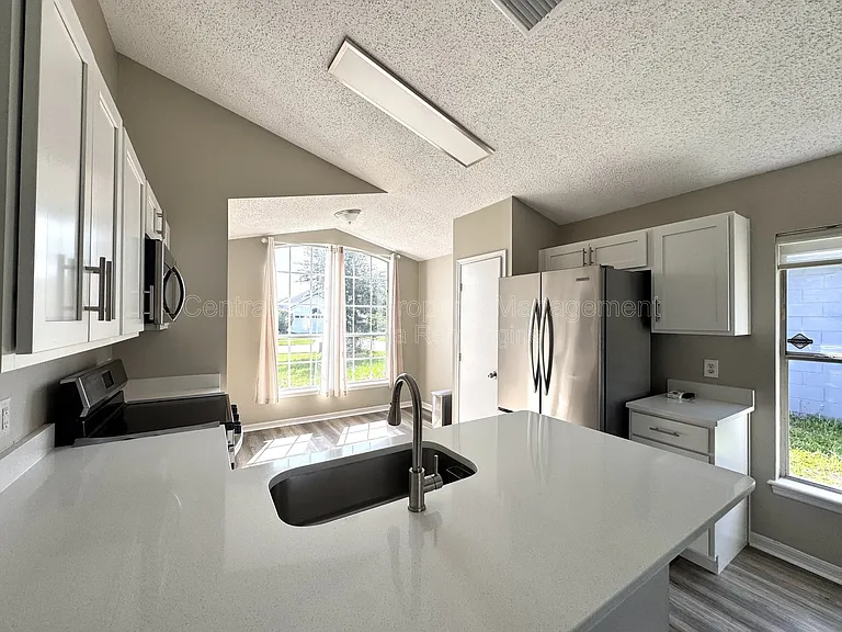 7305 Marseille Cir — Photo 5