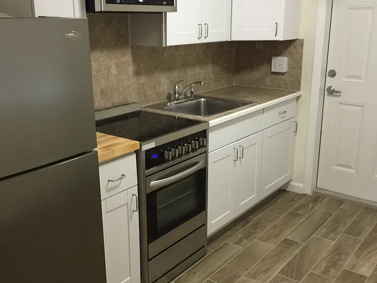 3212 NE 5th Ct #6 — Photo 3
