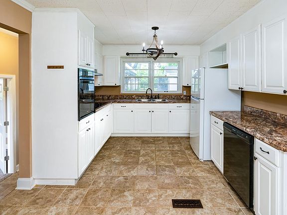 5th image of 1221 Union St