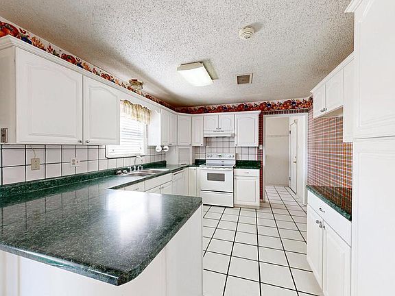 5th image of 2607 Cimmaron Ave