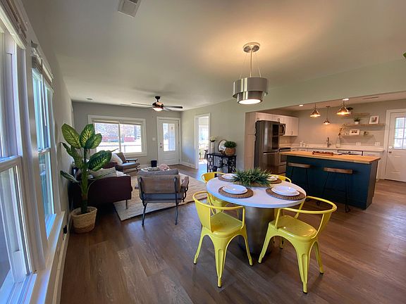 2nd image of 2029 Lyndon Ave