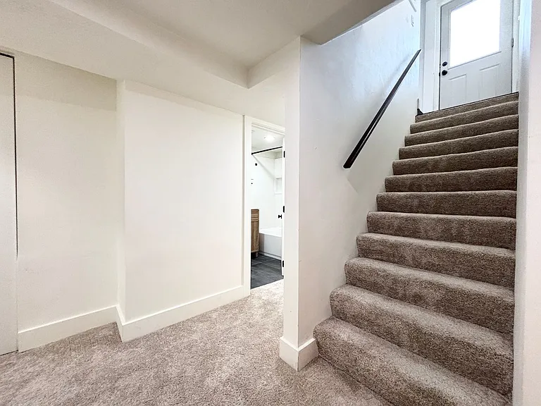 2179 E 2700 S — Photo 21