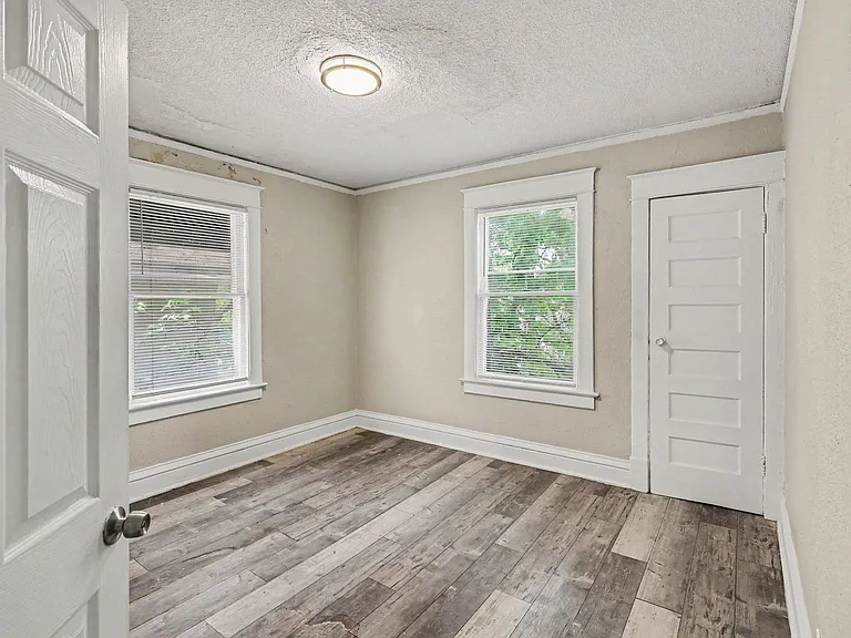 3205 E 31st St — Photo 14