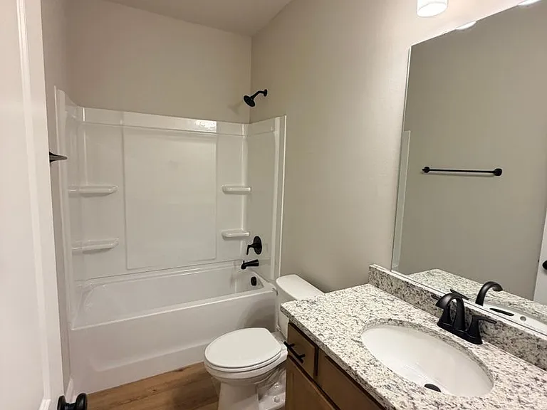820 Venecia Dr — Photo 15