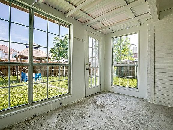 2nd image of 301 Rain Tree Dr