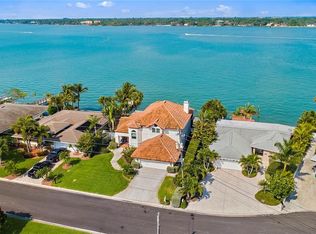 11105 9th St E, Treasure Island, FL 33706
