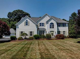 187 Crest Field Ln, North Kingstown, RI 02852