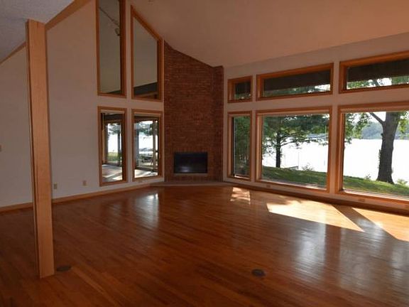 Gorgeous views with these floor to ceiling windows