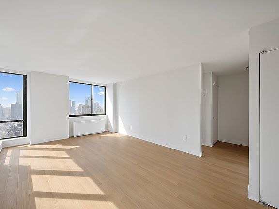 5th image of 1 Columbus Pl APT N28c