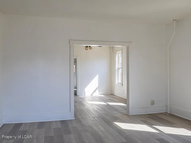 1424 N Market St — Photo 4