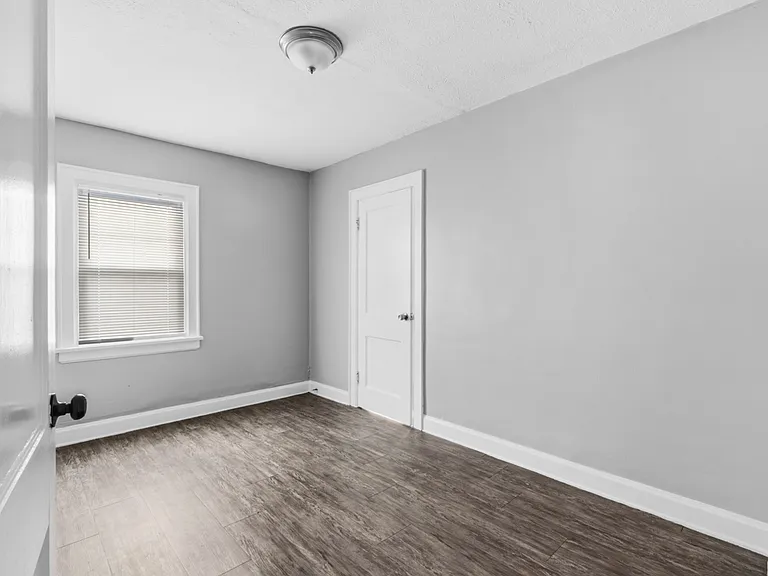 936 Whitby Rd — Photo 15