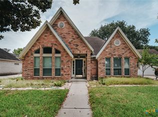 212 Woodridge Dr, Victoria, TX 77904