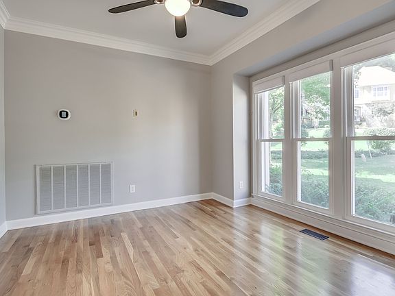 5th image of 2721 N Highlands Dr