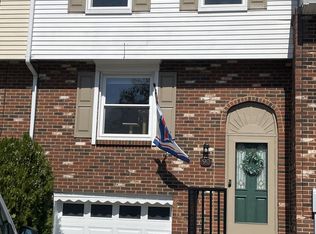 90 Escalon Dr, Coraopolis, PA 15108