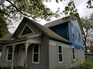 219 N Main St, Roberts, IL 60962