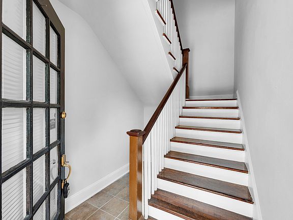 4th image of 2557 Myra St