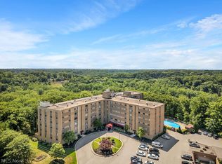 18501 Hilliard Blvd APT 609, Rocky River, OH 44116