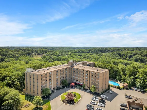 18501 Hilliard Blvd APT 609, Rocky River, OH 44116