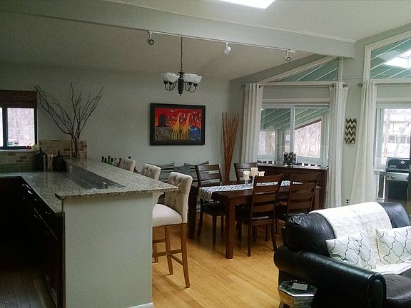 5th image of 30 Pond Ln