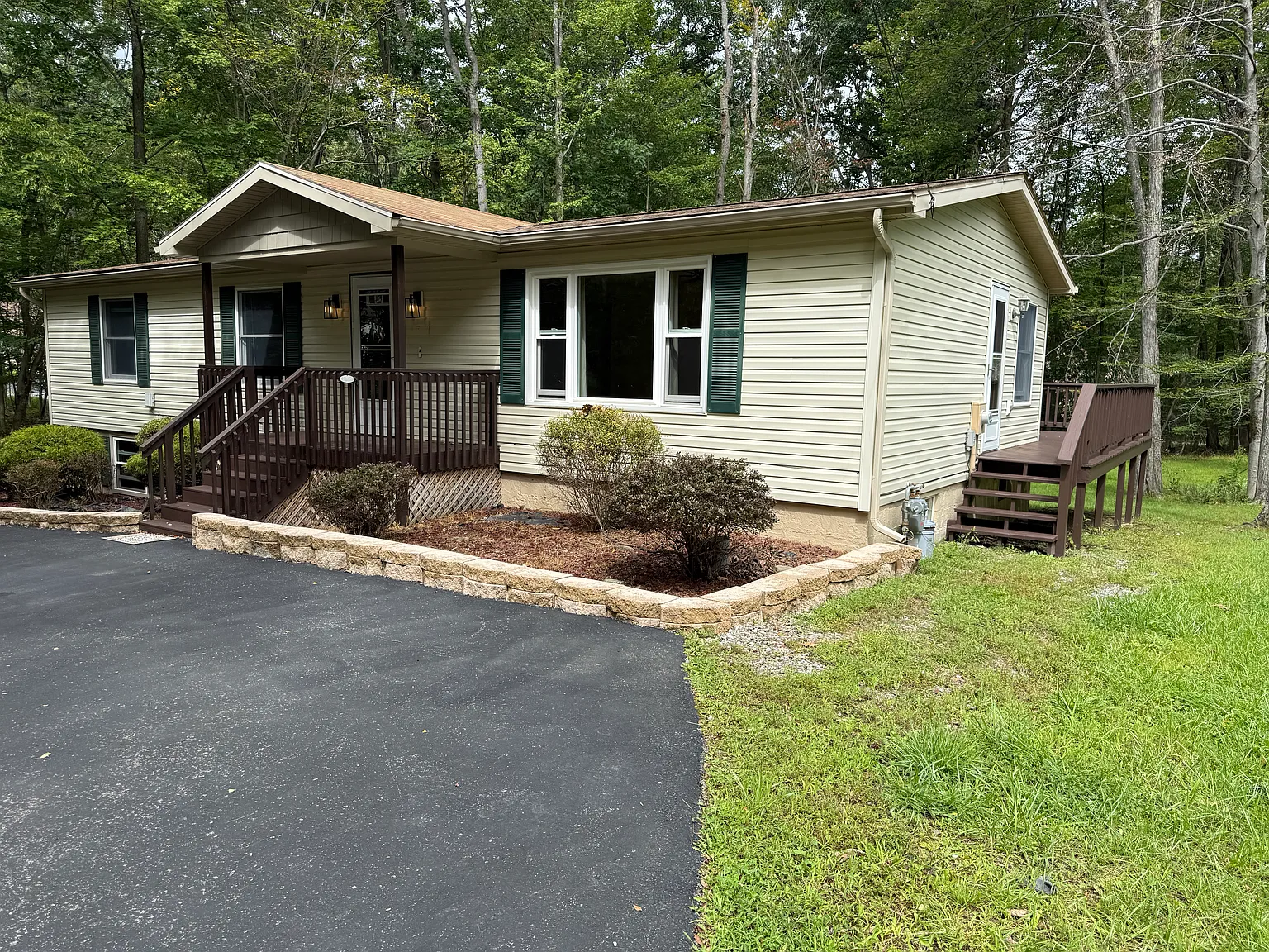 3 bed, 1479 sqft, $2,000 — Photo 2
