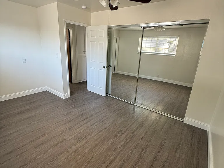 4765 Serra Ave — Photo 26