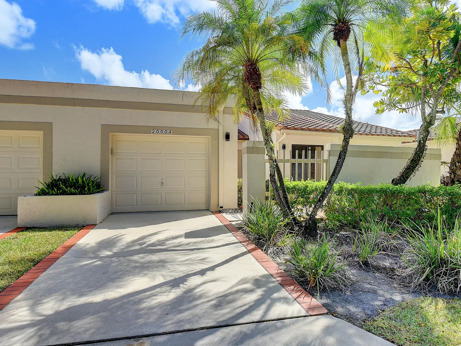 2 bed, 2.0 bath, 1276 sqft, $3,200 — Photo 1
