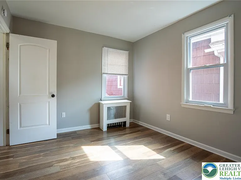 68 S Meade St — Photo 33