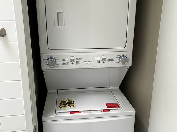5th image of 269 Larchmont Dr #1